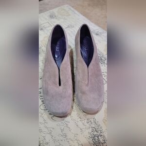 Vaneli Tan Suede Shoes! So cute on! Size 8N Wedge